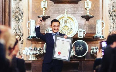 Gus receives Master of Wine cert